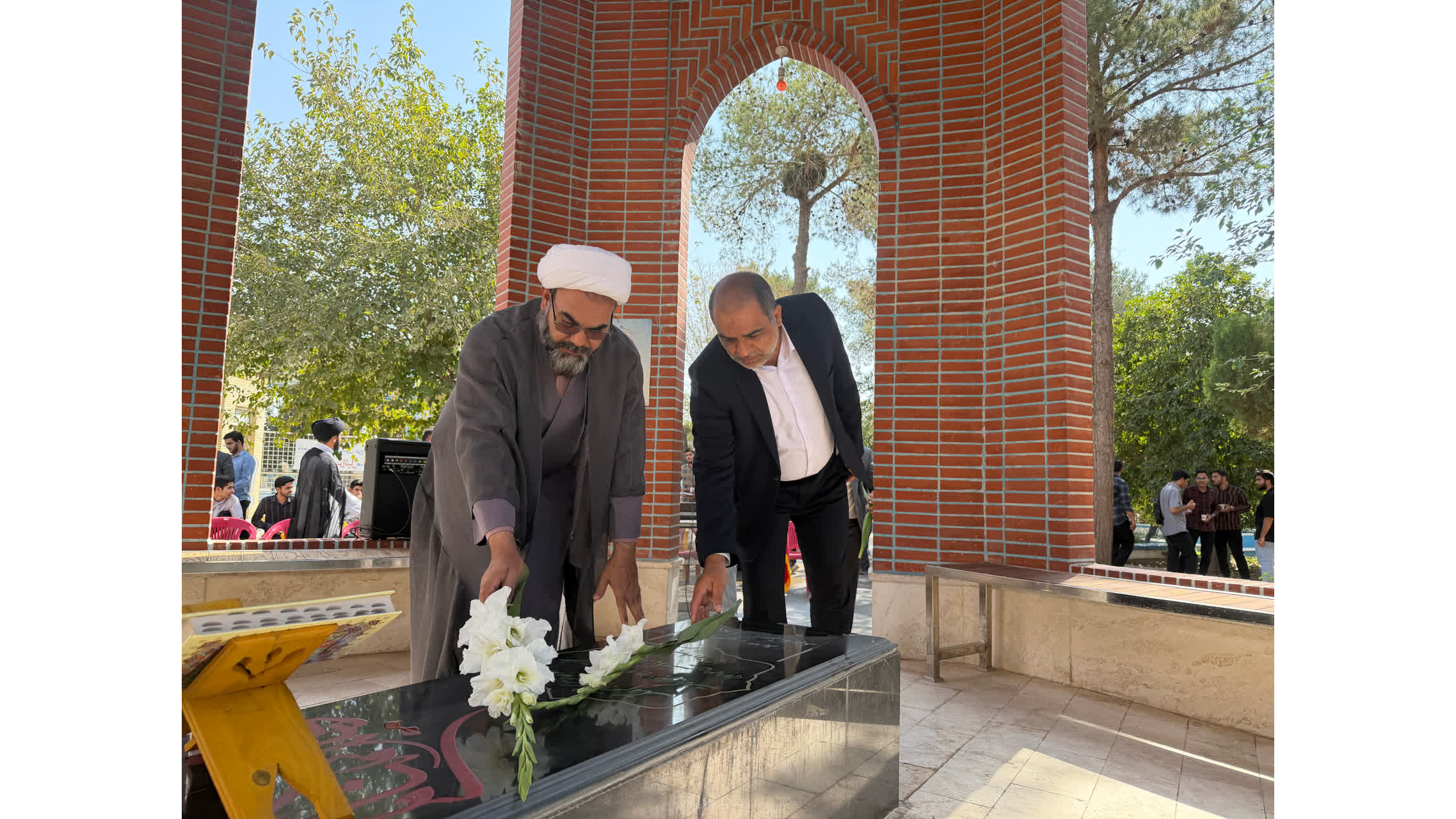 برگزاری مراسم اهتزاز پرچم مقدس جمهوری اسلامی ایران و عطرافشانی و تجدید میثاق با شهید خوشنام دانشگاه فرهنگیان یزد